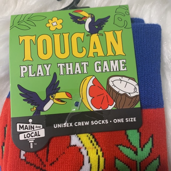 Main and Local TOUCAN Play That Game One Pair Unisex Novelty Crew Socks - Picture 2 of 7